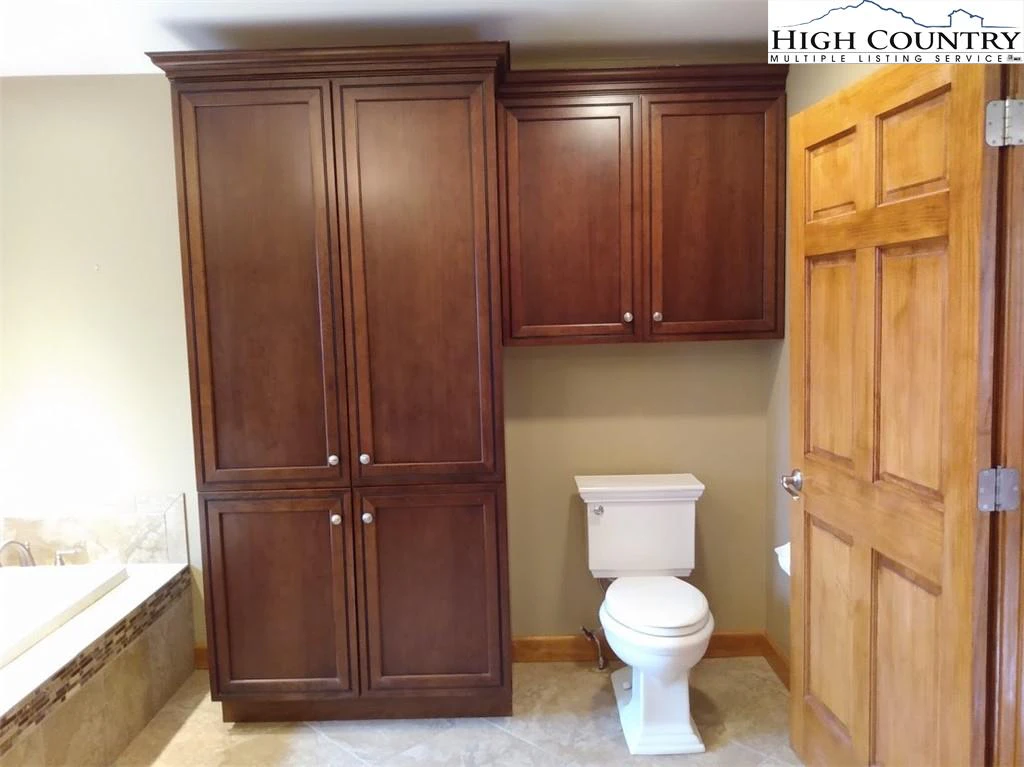 Image number 4 for the current listing