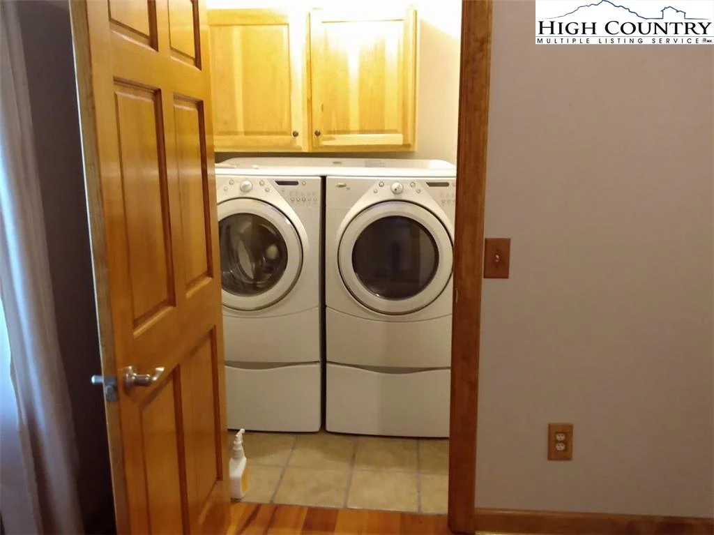 Image number 6 for the current listing