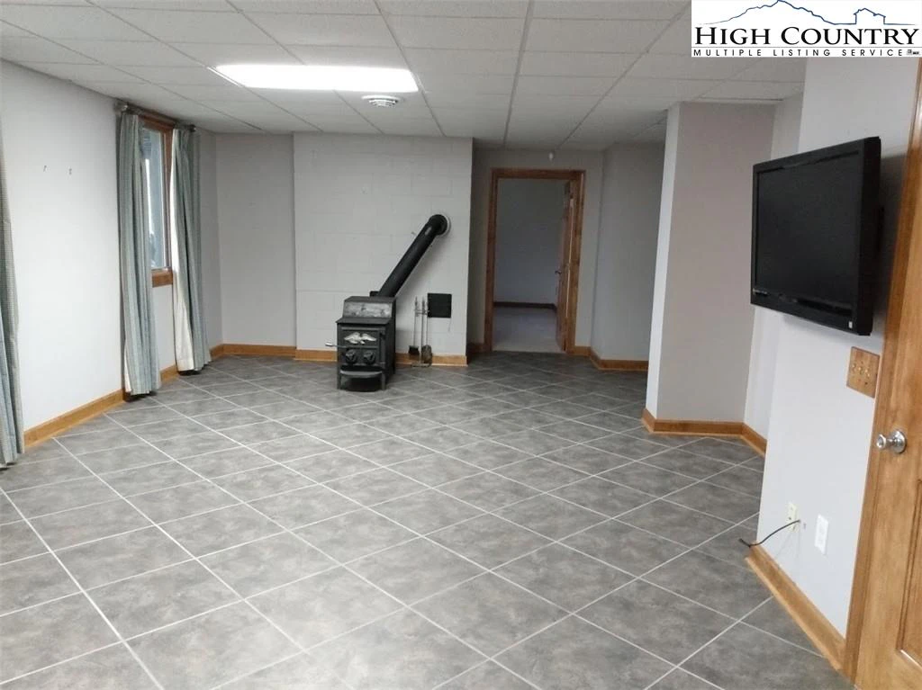 Image number 2 for the current listing