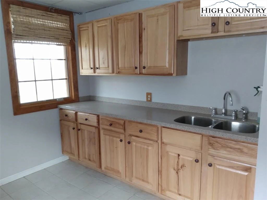 Image number 12 for the current listing