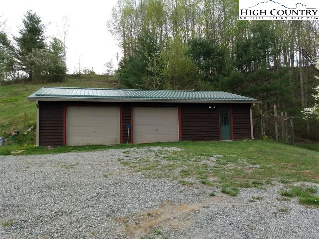 Image number 17 for the current listing