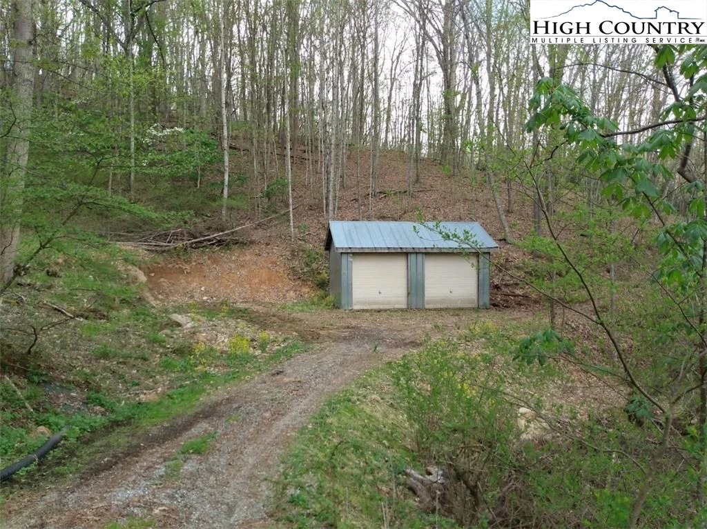 Image number 18 for the current listing