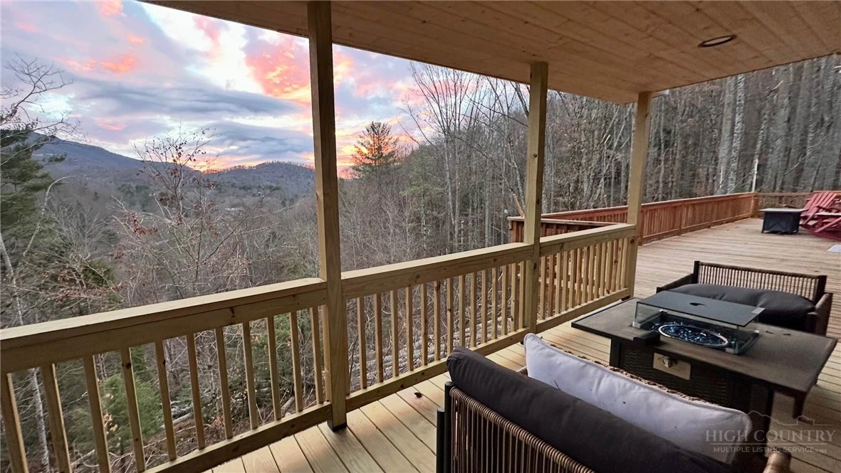Image number 4 for the current listing