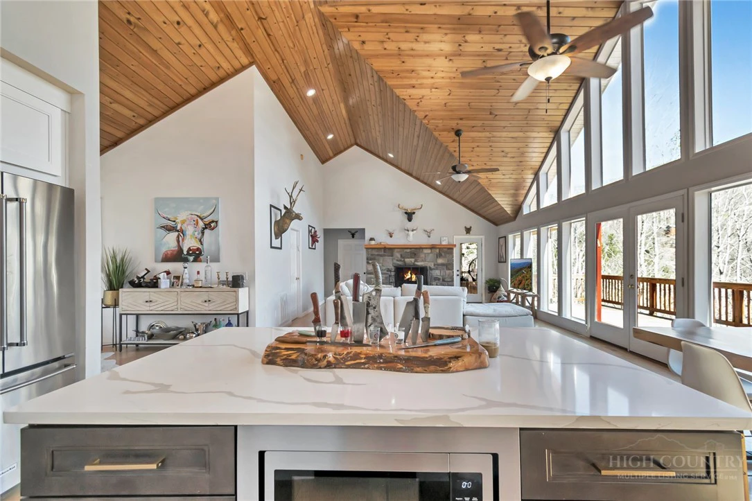 Image number 8 for the current listing