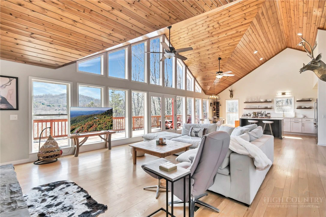Image number 11 for the current listing