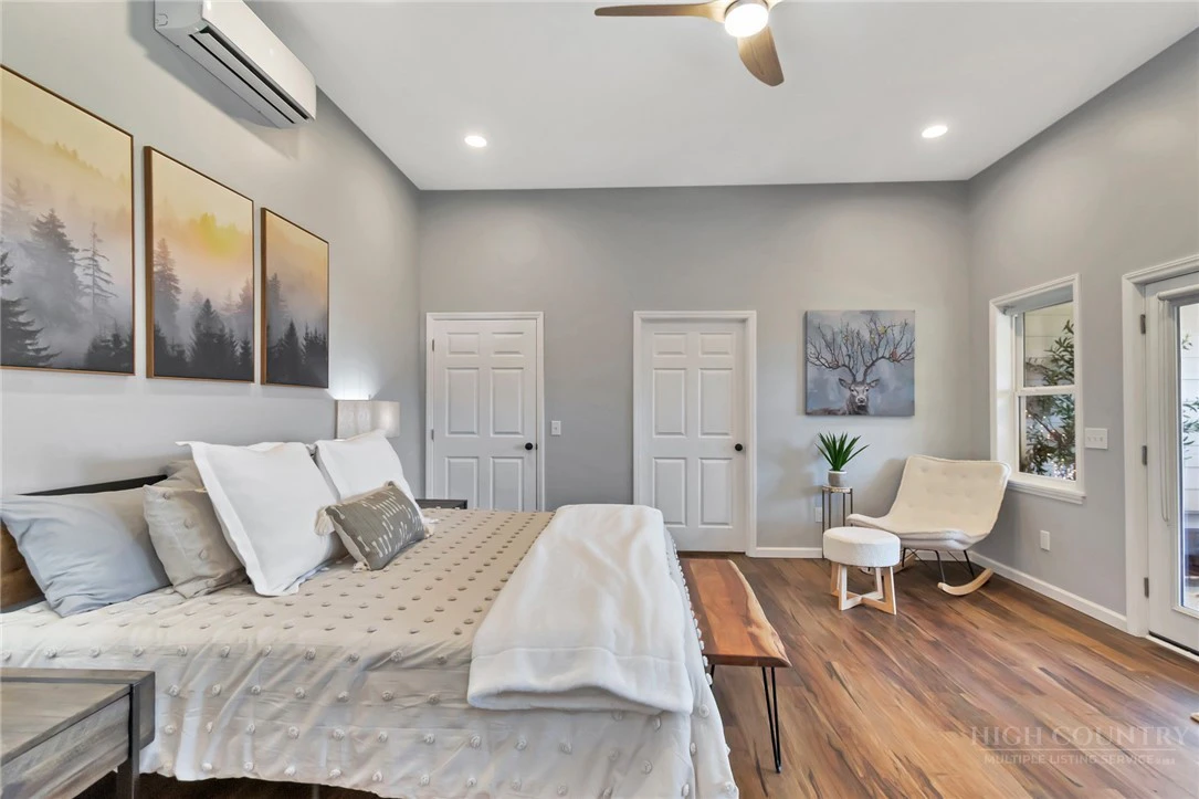Image number 16 for the current listing