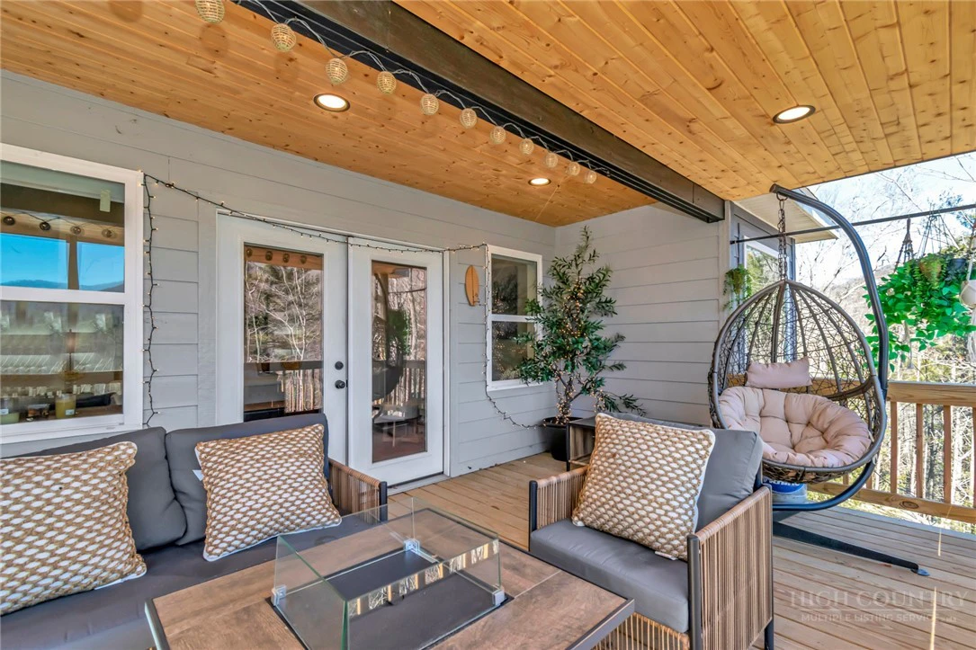 Image number 19 for the current listing