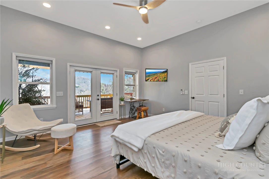 Image number 20 for the current listing