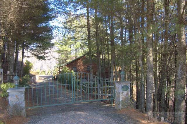 Image number 19 for the current listing