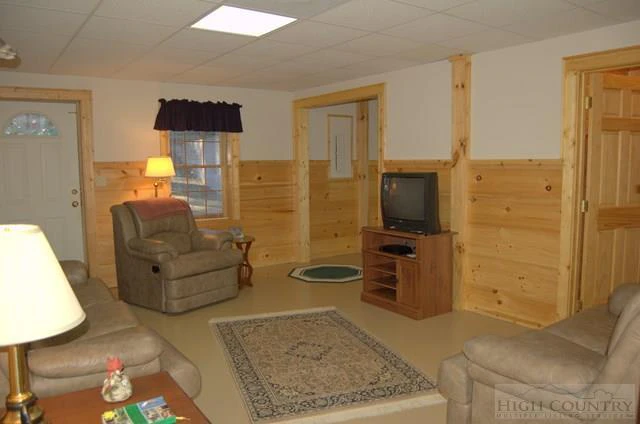 Image number 18 for the current listing