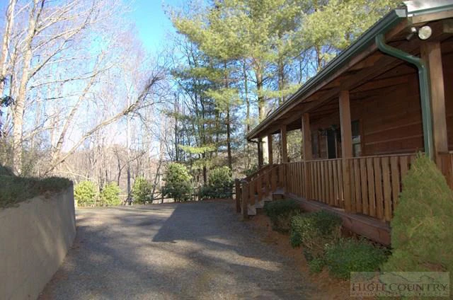 Image number 14 for the current listing