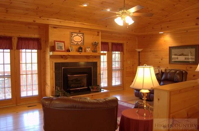 Image number 6 for the current listing