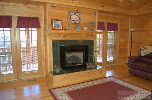 Image number 4 for the current listing