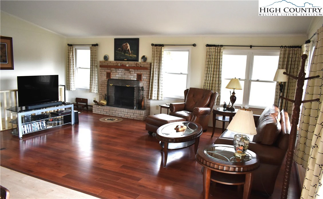 Image number 20 for the current listing