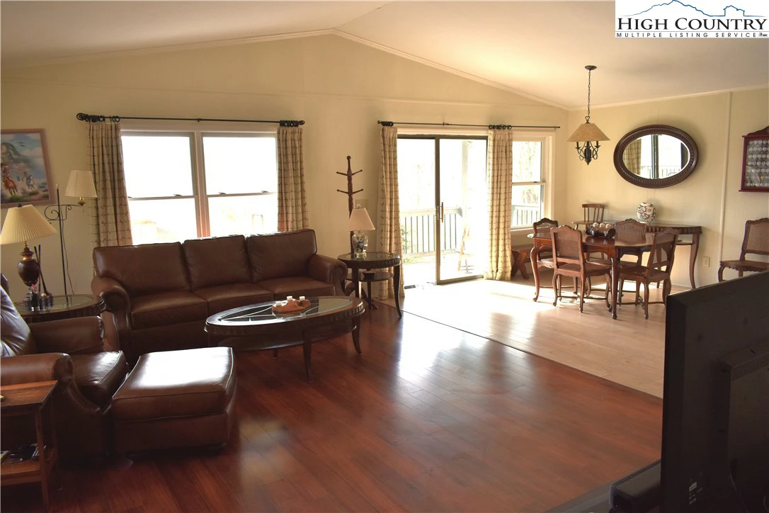 Image number 18 for the current listing