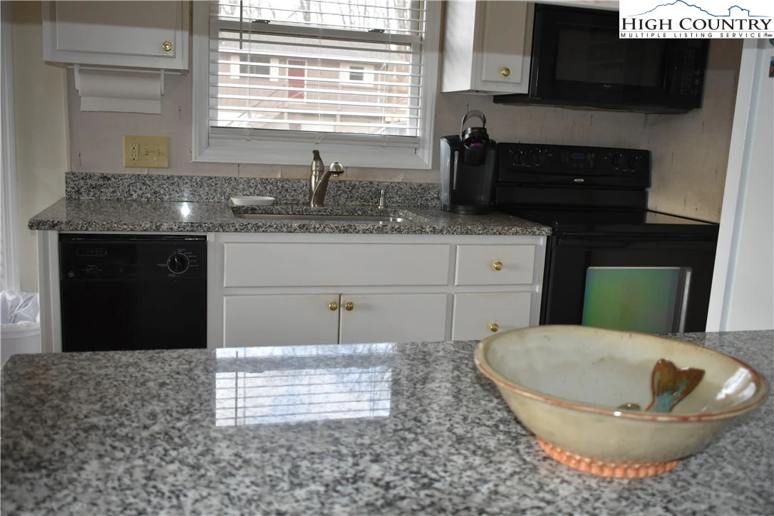 Image number 2 for the current listing