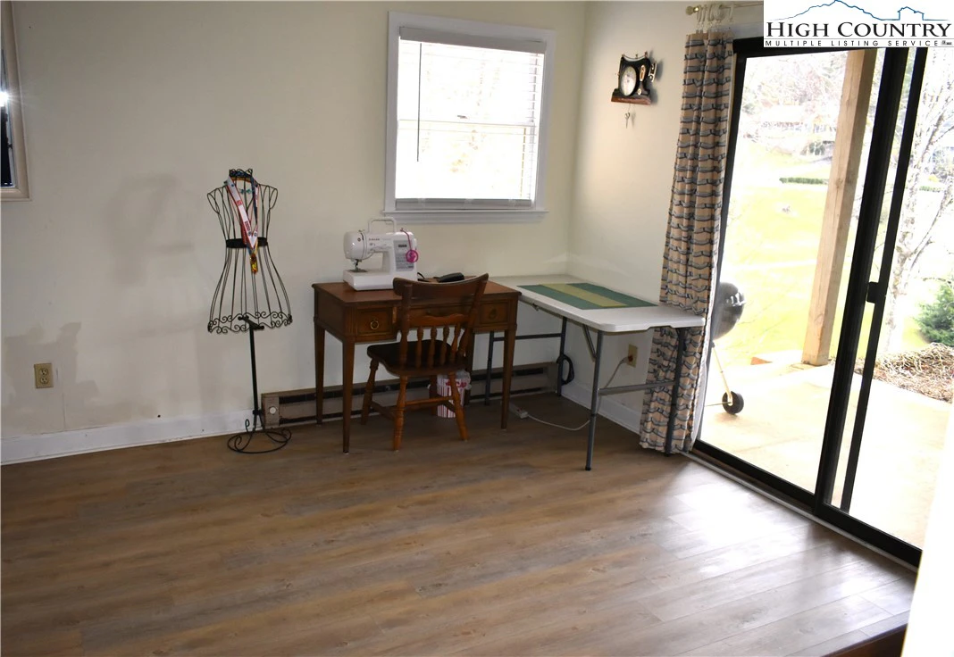 Image number 6 for the current listing