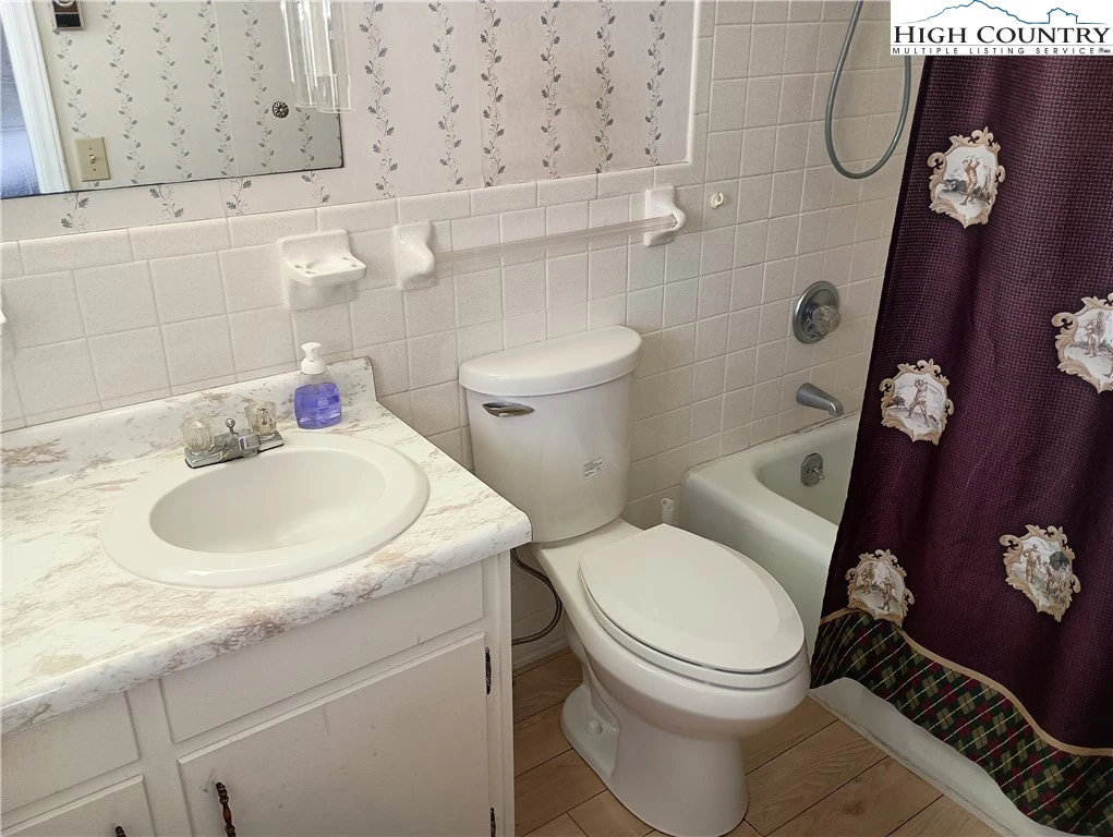 Image number 12 for the current listing