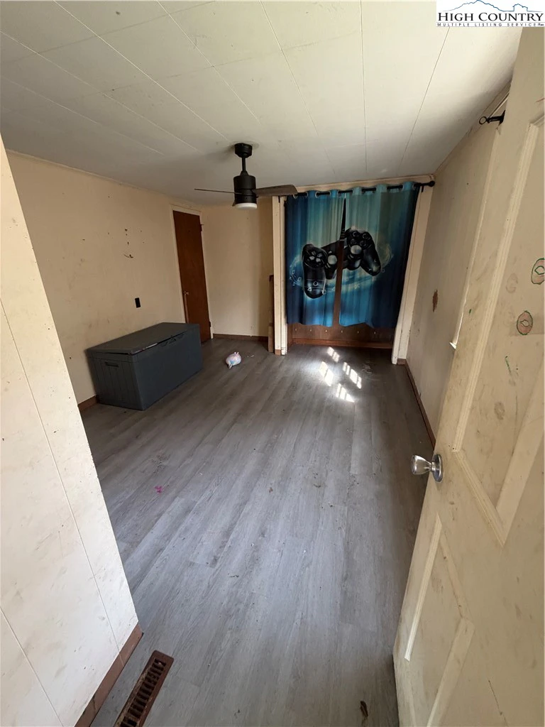 Image number 7 for the current listing