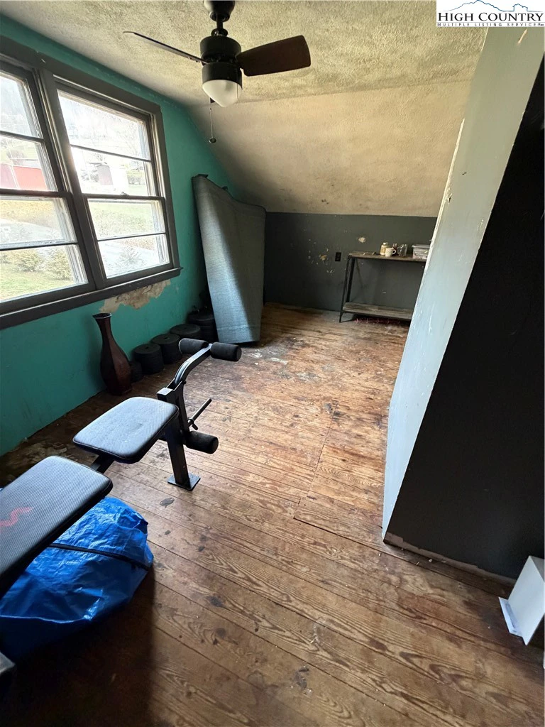 Image number 9 for the current listing