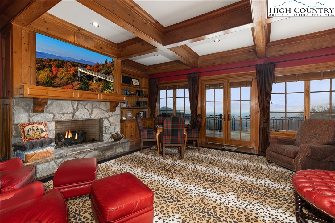 Image number 17 for the current listing