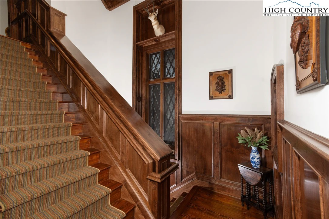Image number 5 for the current listing