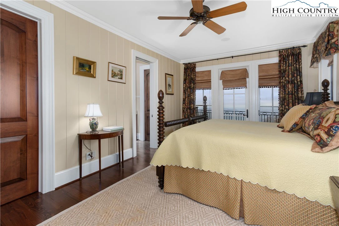 Image number 15 for the current listing