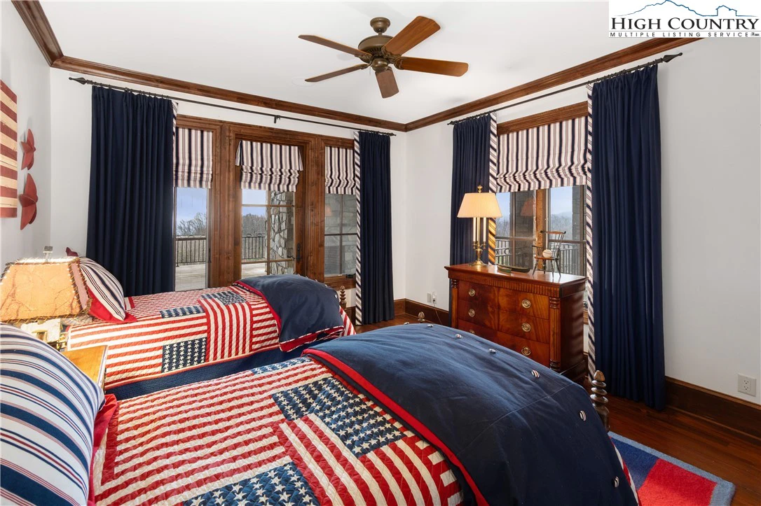 Image number 13 for the current listing