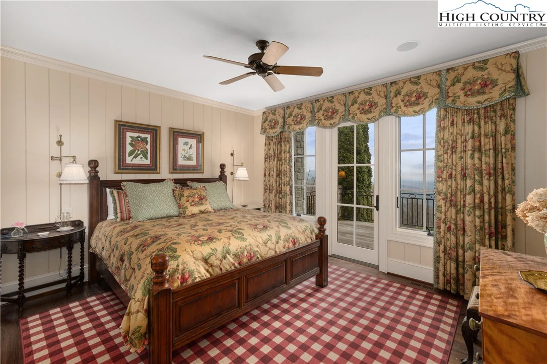 Image number 19 for the current listing