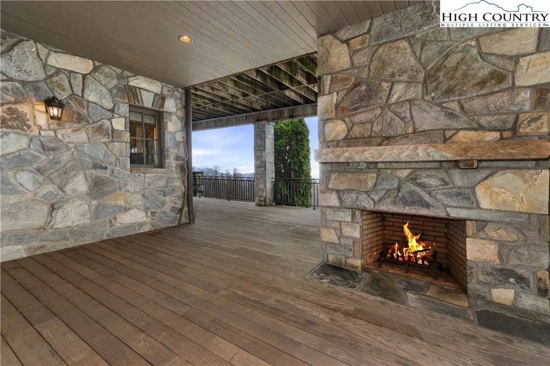 Image number 22 for the current listing