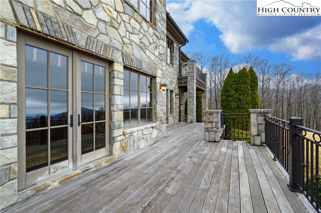 Image number 21 for the current listing
