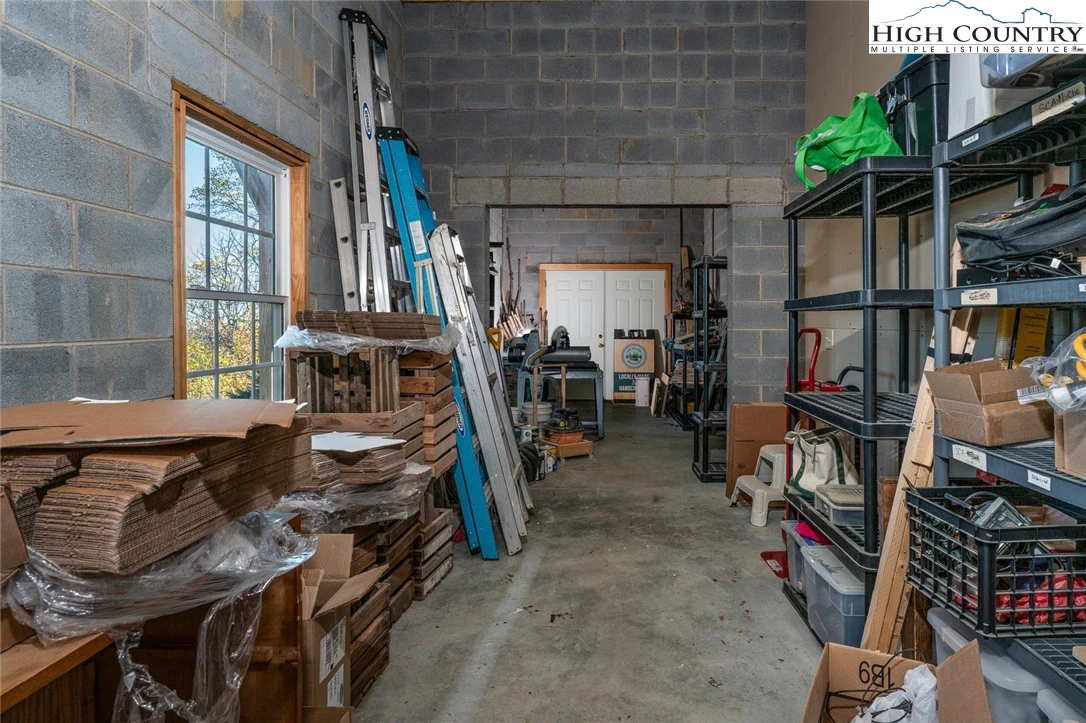 Image number 7 for the current listing