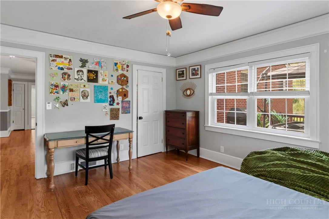 Image number 7 for the current listing