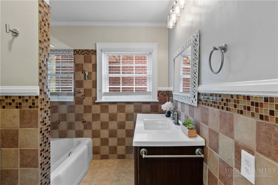 Image number 8 for the current listing