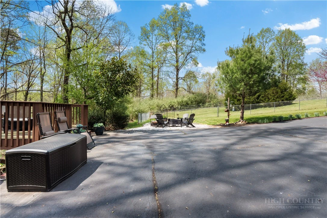 Image number 13 for the current listing