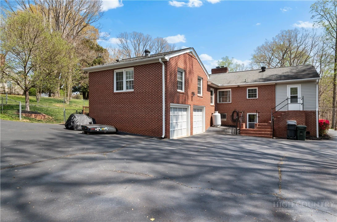 Image number 2 for the current listing