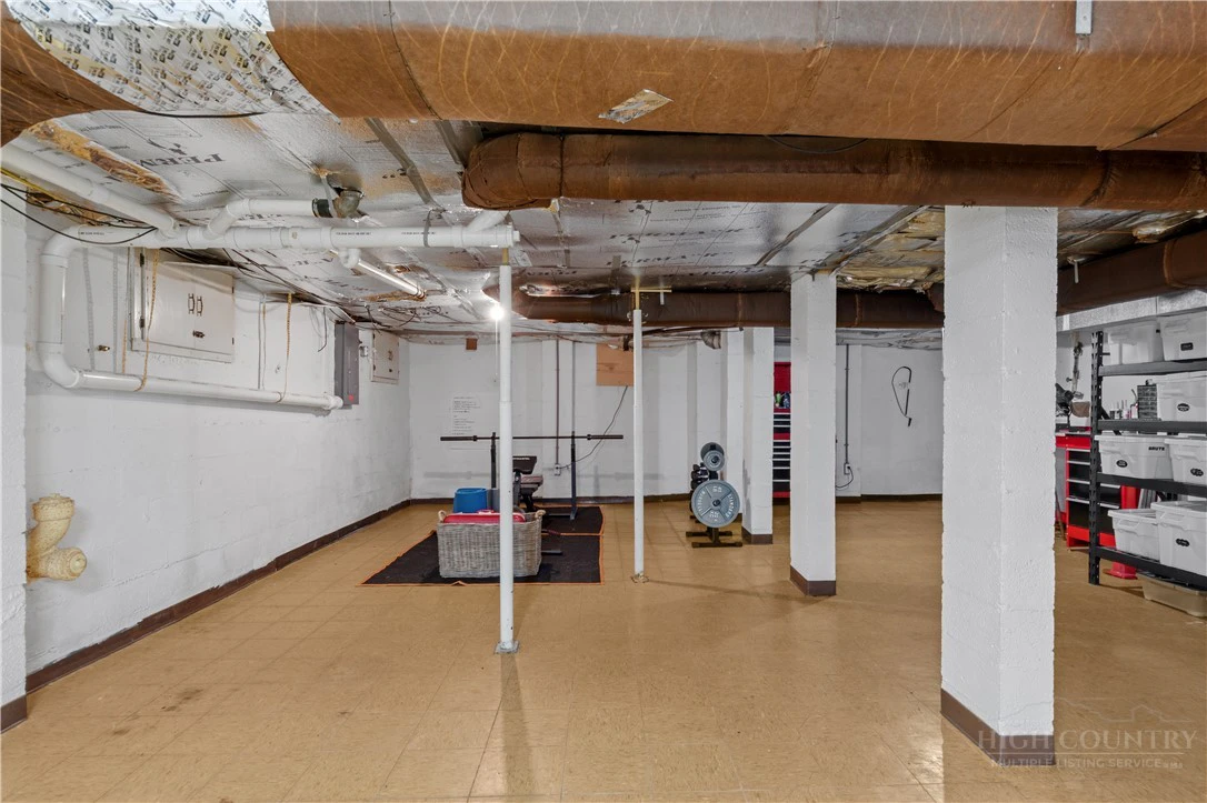 Image number 17 for the current listing