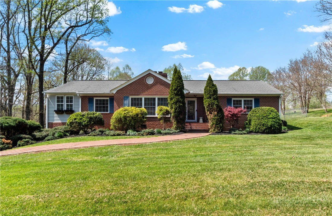 Image number 1 for the current listing