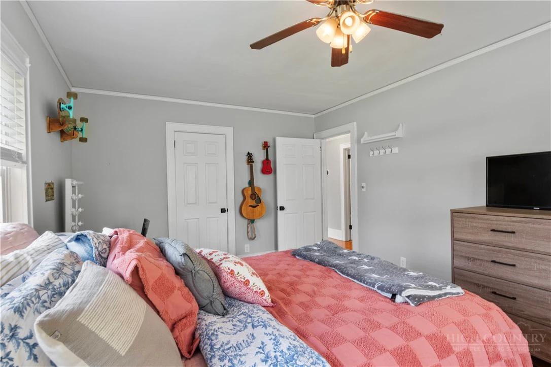 Image number 5 for the current listing