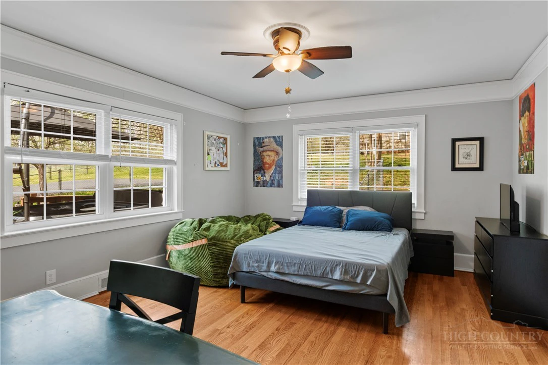 Image number 6 for the current listing