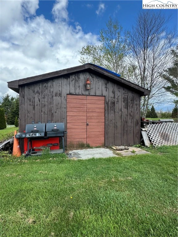 Image number 17 for the current listing