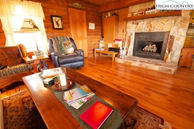 Image number 18 for the current listing