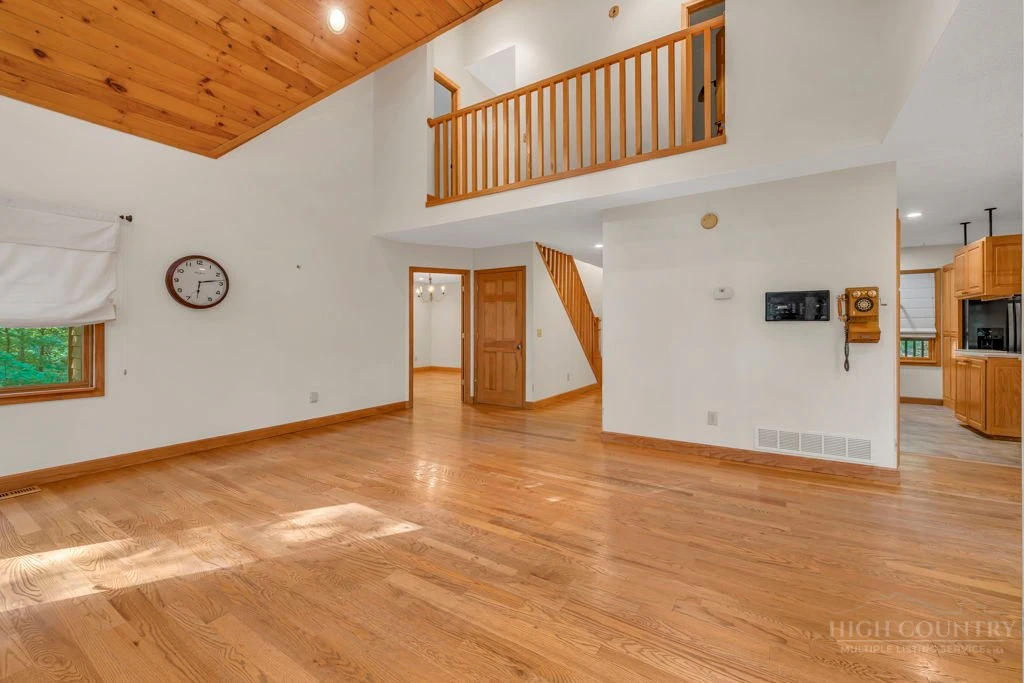 Image number 8 for the current listing