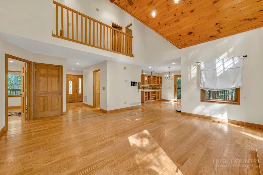 Image number 9 for the current listing