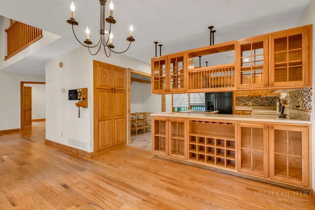 Image number 12 for the current listing