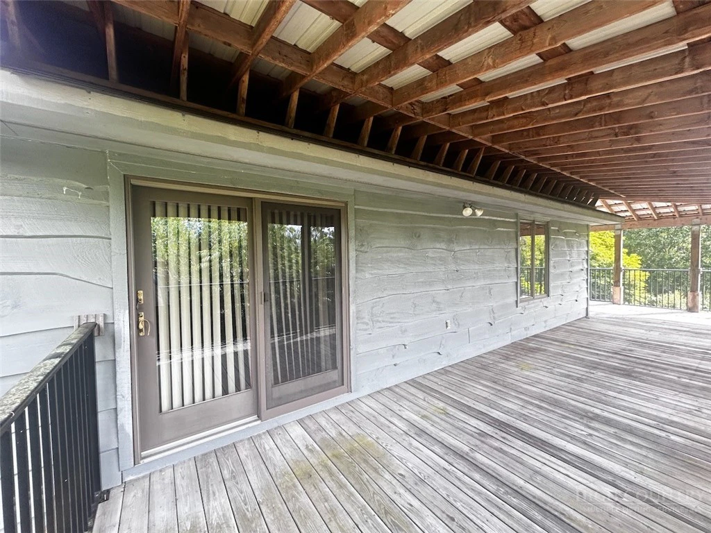 Image number 13 for the current listing