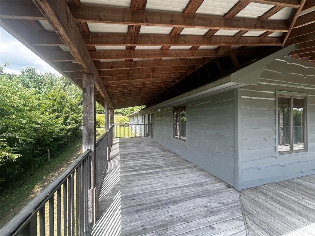 Image number 14 for the current listing