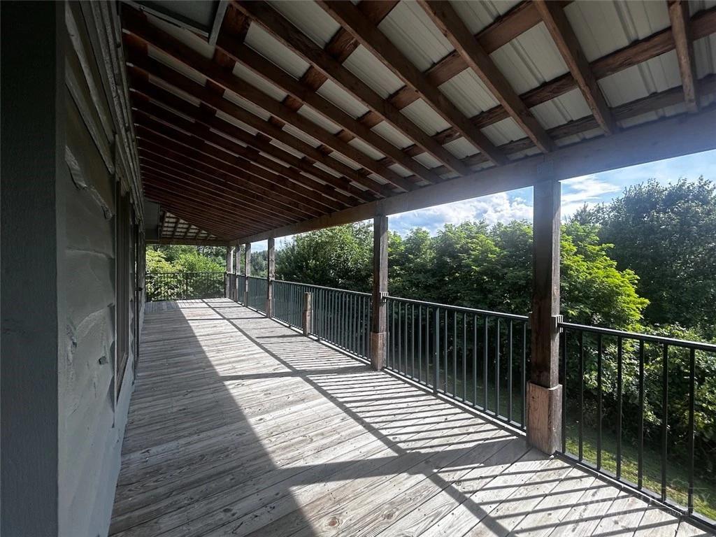 Image number 15 for the current listing