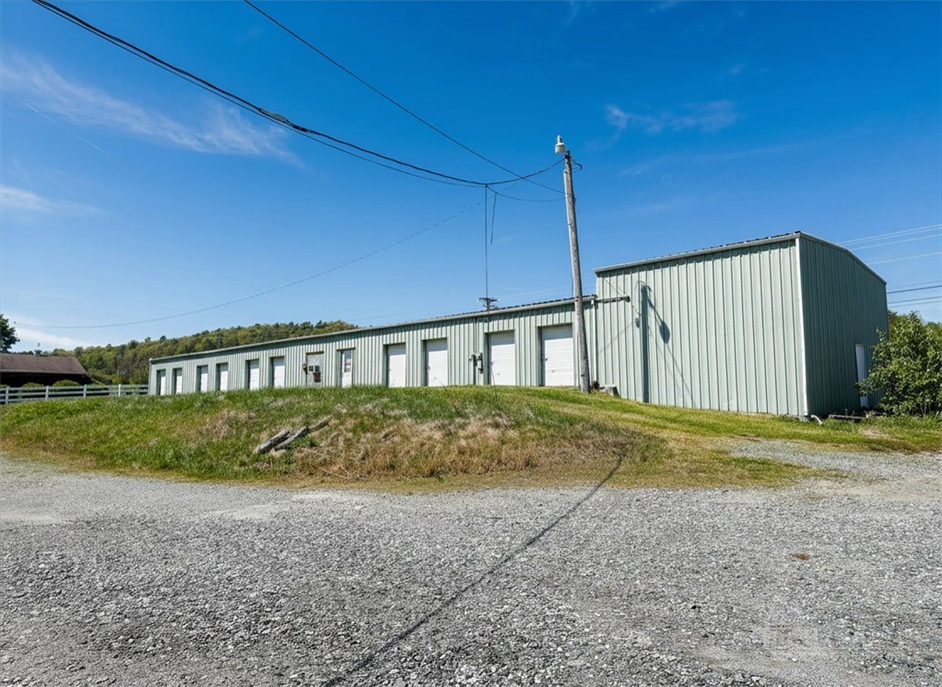 Image number 3 for the current listing
