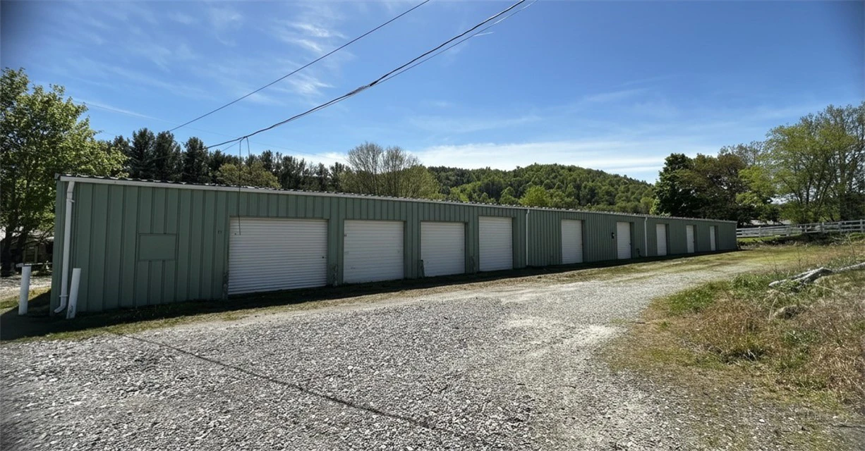 Image number 11 for the current listing